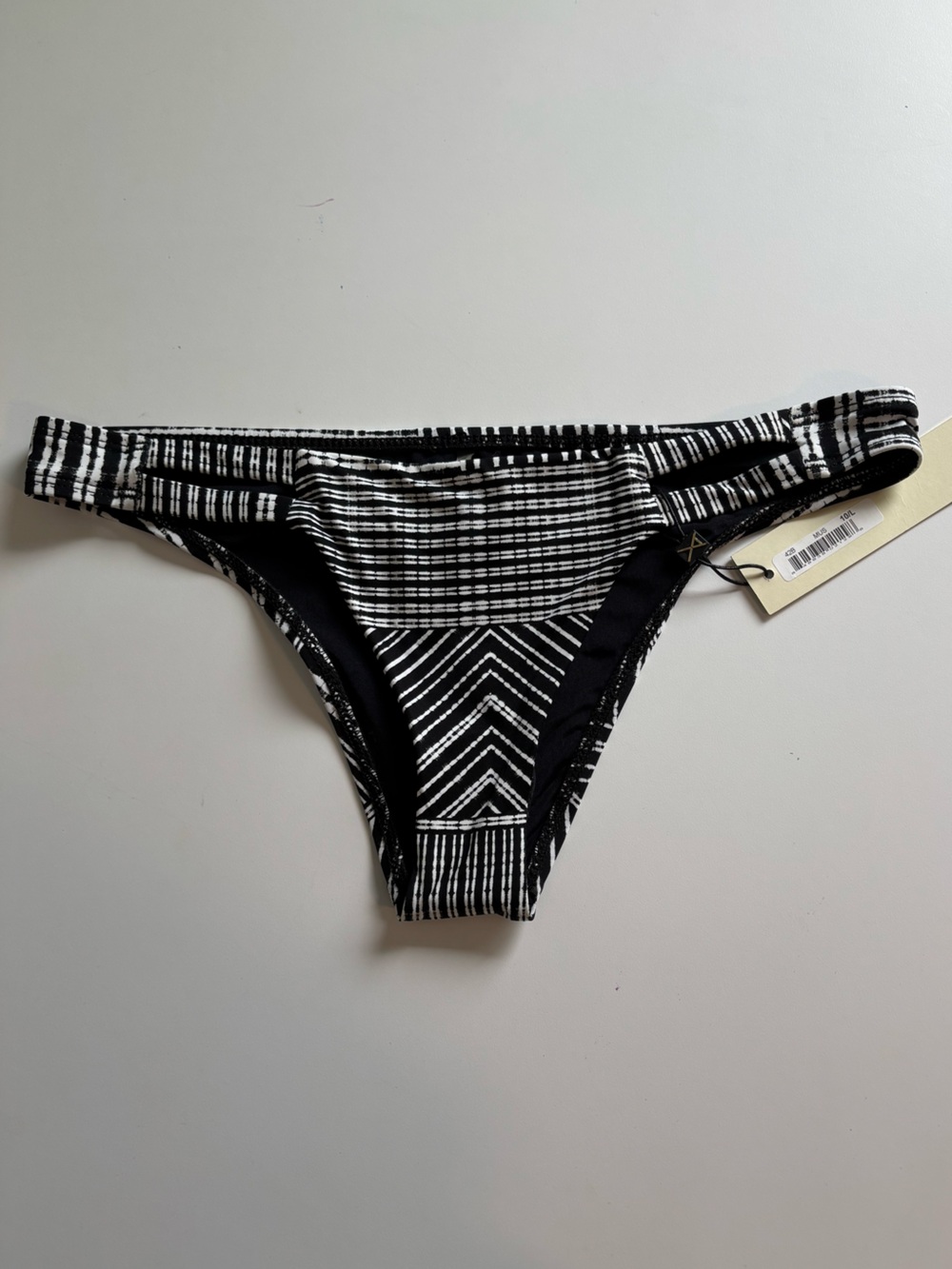 Vitamin A Cheeky Bikini Bottom Black & White Geometric Print Large Swimwear NWT